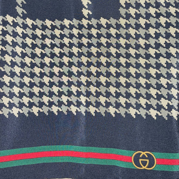 GUCCI ACCESSORY COLLECTION 100% SILK SCARF FRENCH HORN 90 - Picture 2 of 13